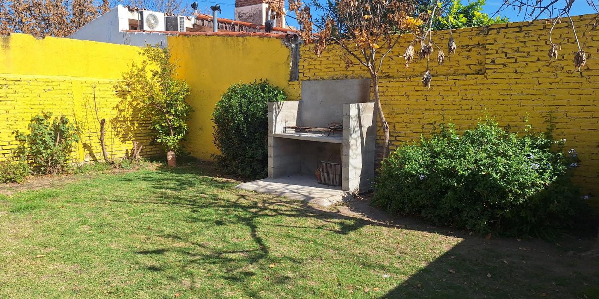 La Casa, - Casa Completa Con Cochera Y Patio- Parrilla