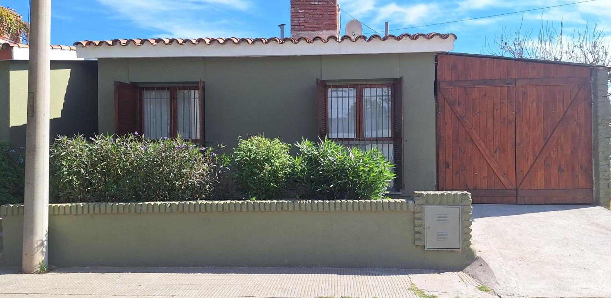 La Casa, - Casa Completa Con Cochera Y Patio- Parrilla